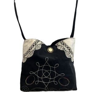 Vintage Inspired 
Shoulder Bag